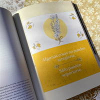 Algunas cosas no pueden arreglarse, sólo soportarse. El duelo es una de ellas. En breve llega un libro-diario muy especial para atravesar esos momentos tan dolorosos a los que todo ser humano, inevitablemente, en algún momento u otro, debe enfrentarse.

#duelo #perdida #psicologia