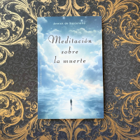 Annick de Souzenelle, autora de “El simbolismo del cuerpo humano”, nos trae una bella reflexión sobre la muerte en este librito. Para Souzenelle el día de nuestra muerte no morimos, sino que mutamos. La muerte “se trata tan sólo de la desaparición de nuestra túnica de piel para liberar su ‘hálito’, es decir, el Espíritu, que, por su parte, permanece y hace mutar al Ser”. No os perdáis la profunda sabiduría contenida en “Meditación sobre la muerte”. 

#vida #muerte #simbolismo